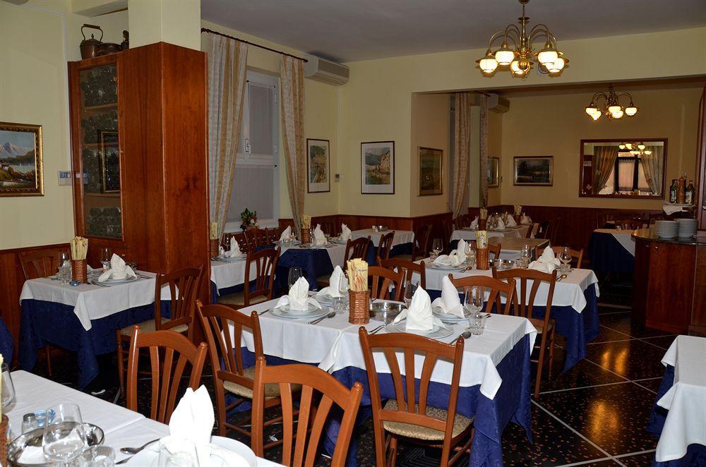 Hotel Bristol 라바냐 외부 사진