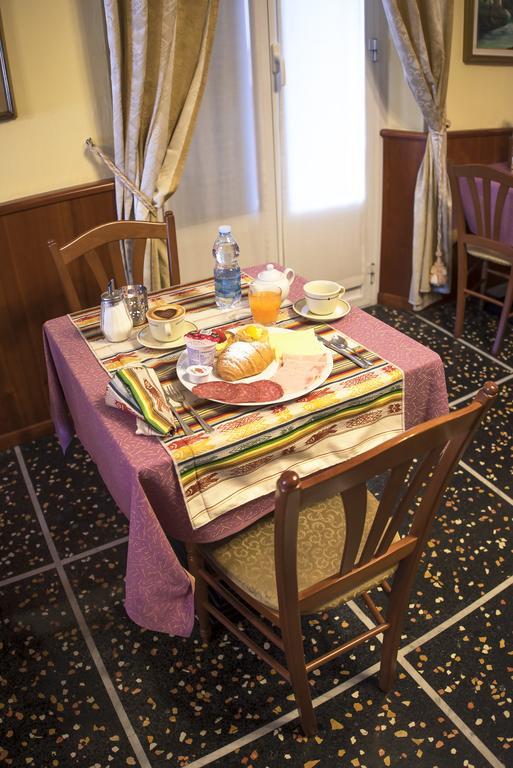 Hotel Bristol 라바냐 외부 사진
