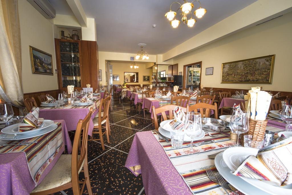 Hotel Bristol 라바냐 외부 사진